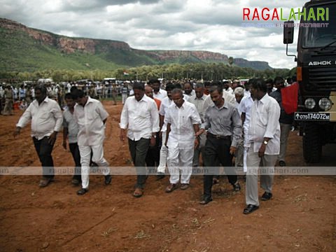 Andhra Pradesh pays Homage to YS Raja Sekhara Reddy