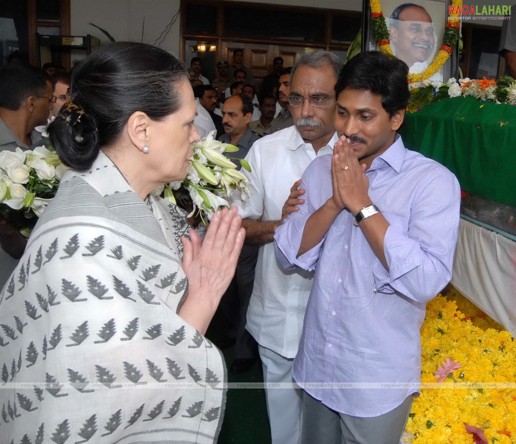 Andhra Pradesh pays Homage to YS Raja Sekhara Reddy