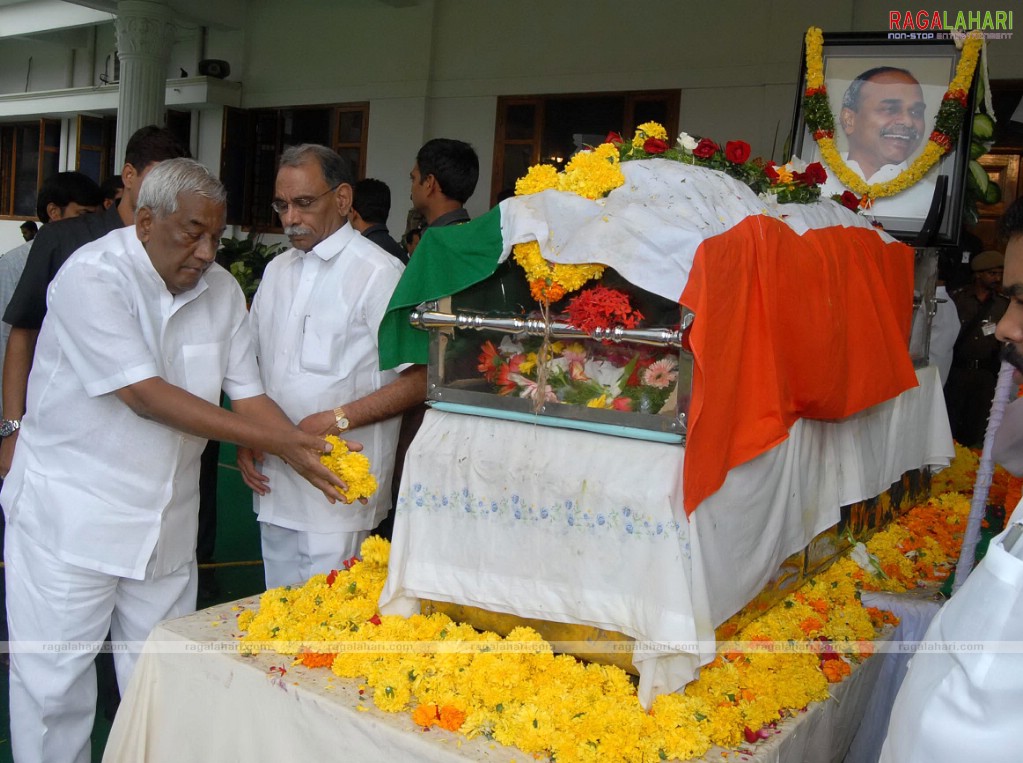 Andhra Pradesh pays Homage to YS Raja Sekhara Reddy