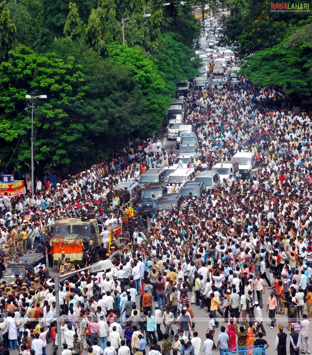 Andhra Pradesh pays Homage to YS Raja Sekhara Reddy