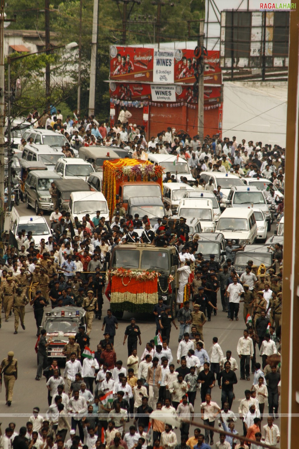 Andhra Pradesh pays Homage to YS Raja Sekhara Reddy