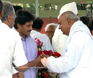 Andhra Pradesh Pays Homage to YS Raja Sekhara Reddy