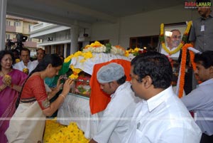 Andhra Pradesh Pays Homage to YS Raja Sekhara Reddy