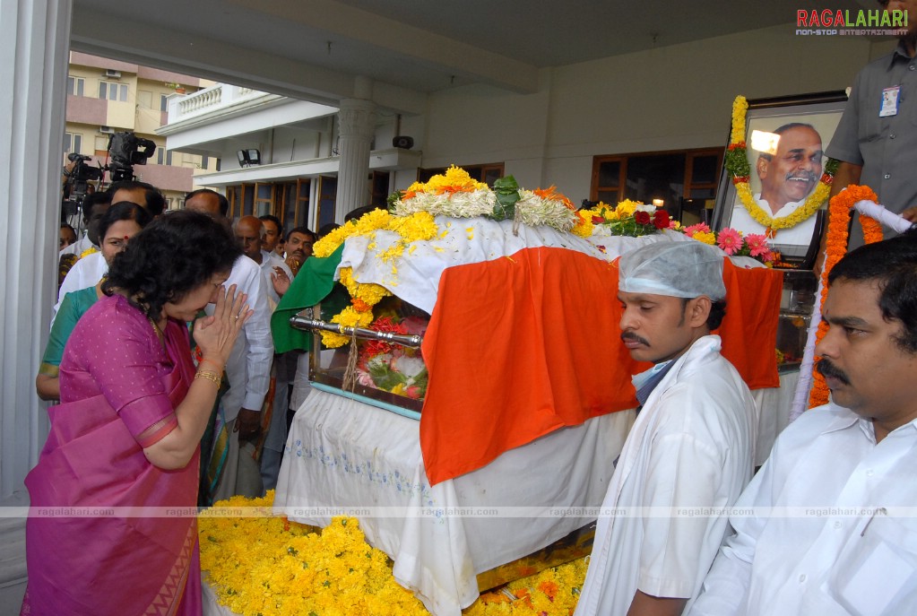 Andhra Pradesh pays Homage to YS Raja Sekhara Reddy