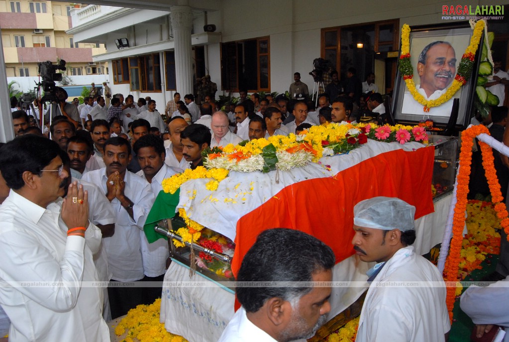 Andhra Pradesh pays Homage to YS Raja Sekhara Reddy