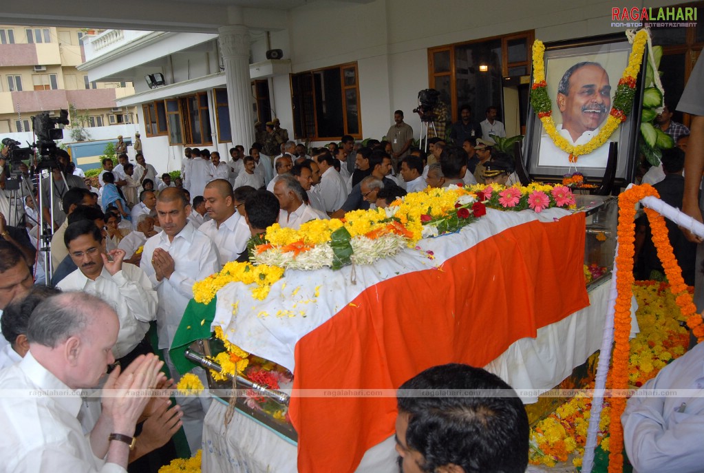 Andhra Pradesh pays Homage to YS Raja Sekhara Reddy