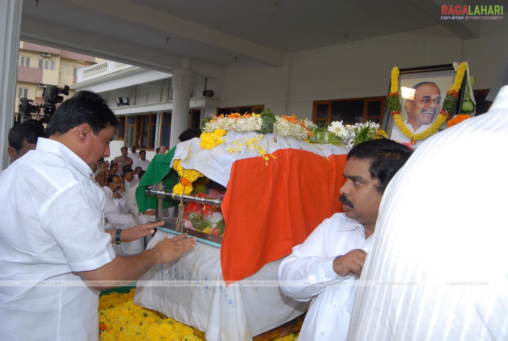 Andhra Pradesh pays Homage to YS Raja Sekhara Reddy