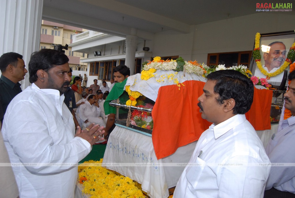 Andhra Pradesh pays Homage to YS Raja Sekhara Reddy