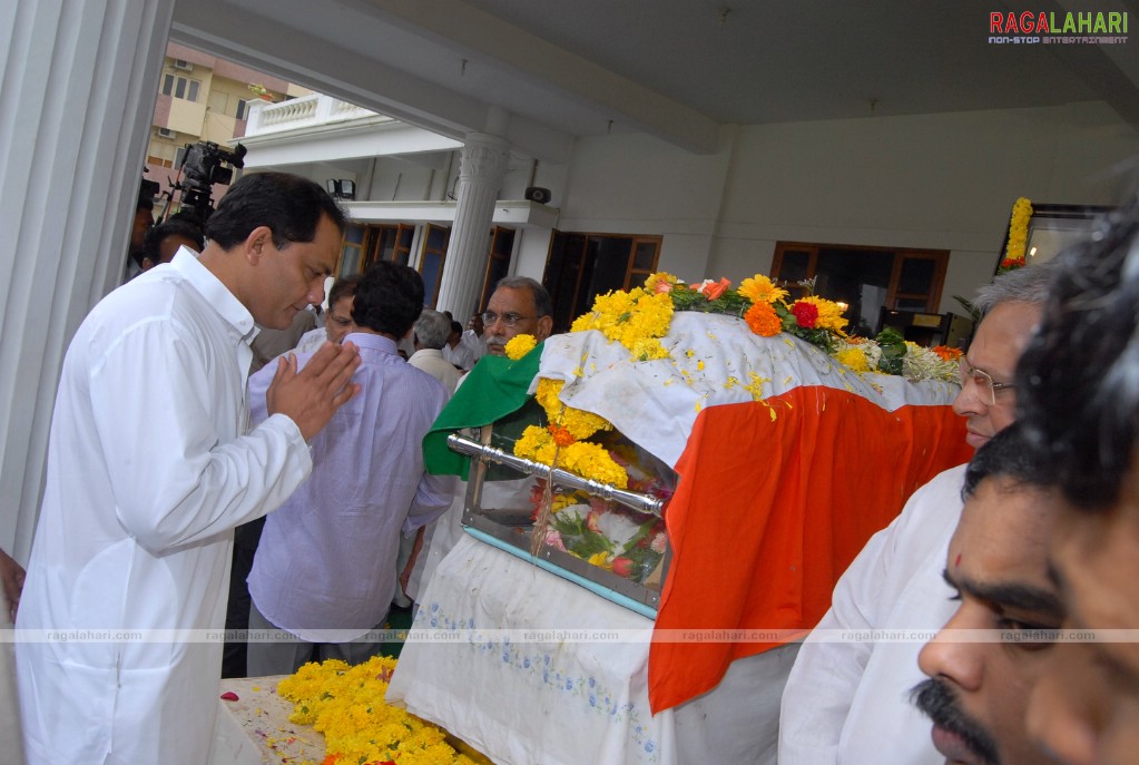 Andhra Pradesh pays Homage to YS Raja Sekhara Reddy